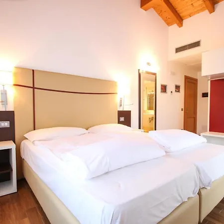 Thai Orchidee Restaurant&rooms Гостевой дом Гарда