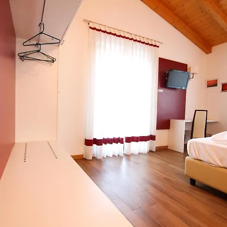 Thai Orchidee Restaurant&rooms Гостевой дом