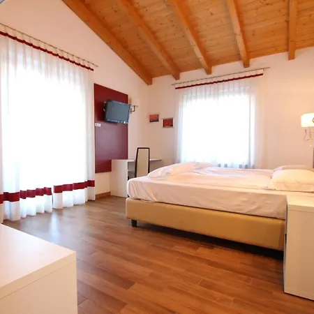 Thai Orchidee Restaurant&rooms Гостевой дом 4*