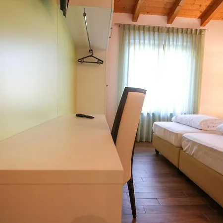 Гостевой дом Thai Orchidee Restaurant&rooms Гарда