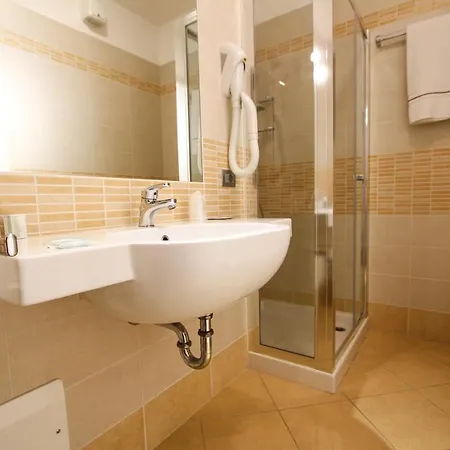 Thai Orchidee Restaurant&rooms Гарда